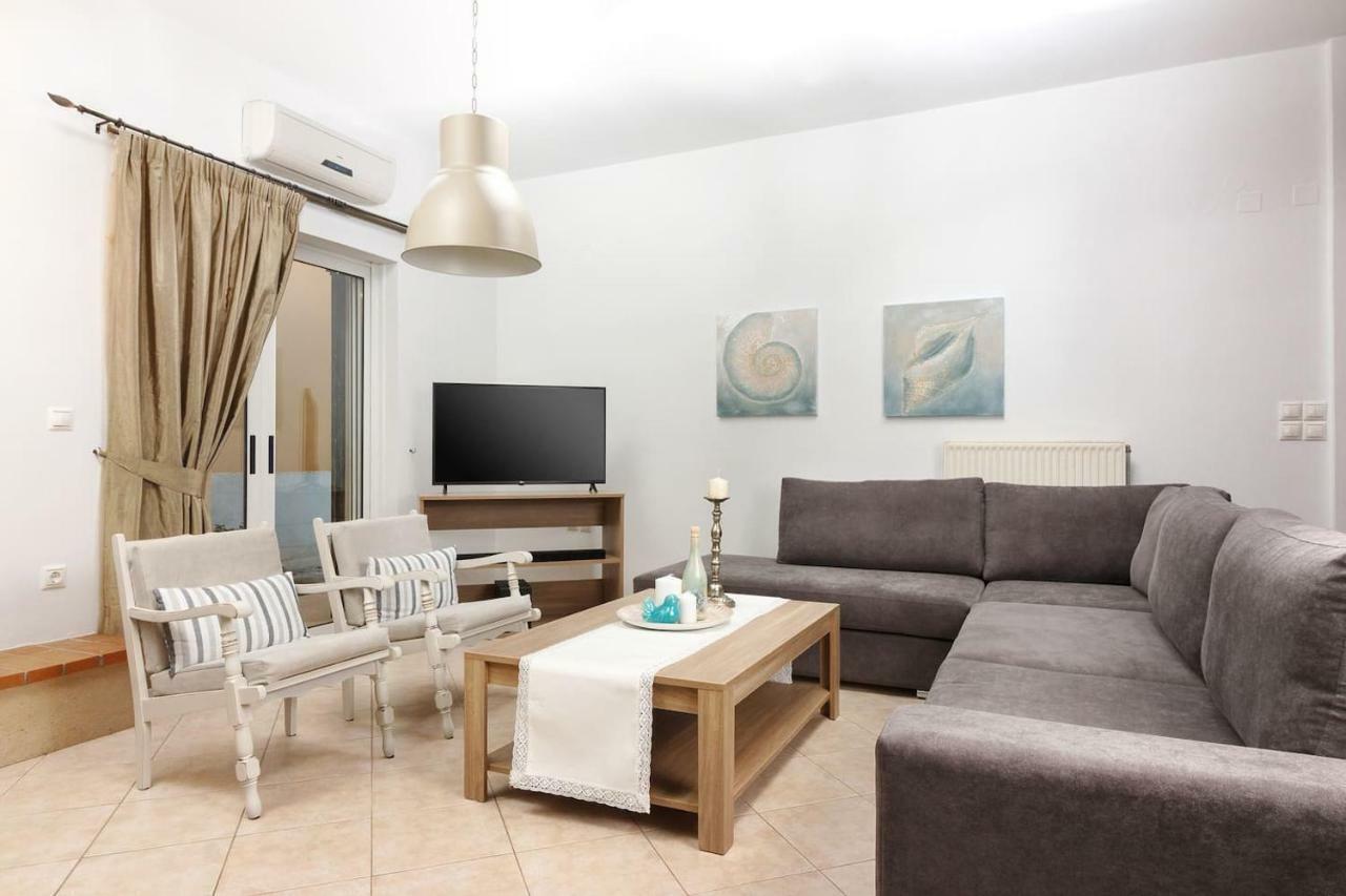 Charming And Comfy House Apartment Agia Marina  Exterior photo
