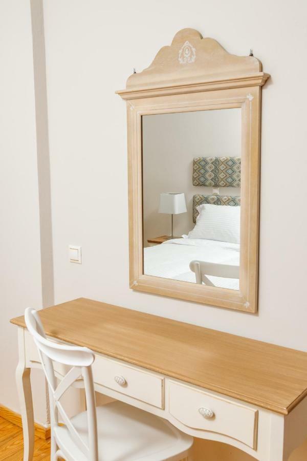 Charming And Comfy House Apartment Agia Marina  Exterior photo